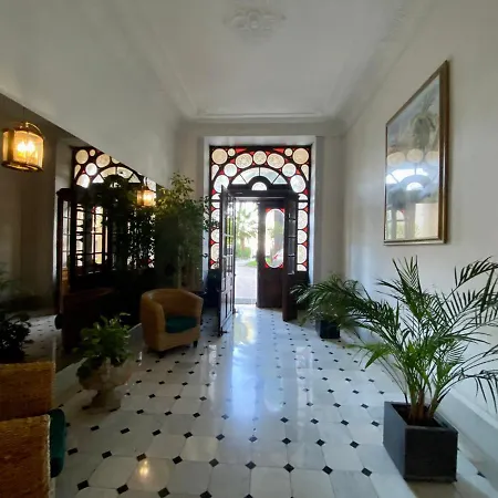 Le Regina, Palace Front De Mer مينتون