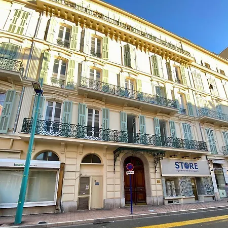Le Regina, Palace Front De Mer
