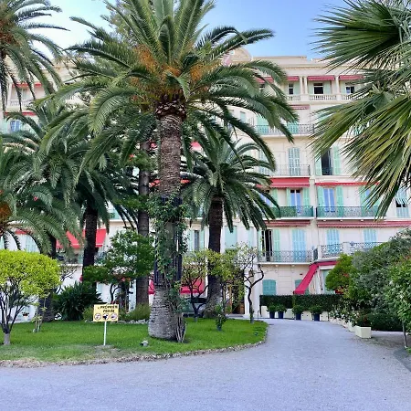 Le Regina, Palace Front De Mer *