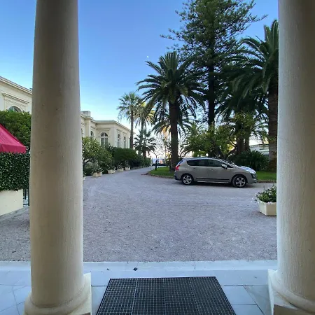 Le Regina, Palace Front De Mer
