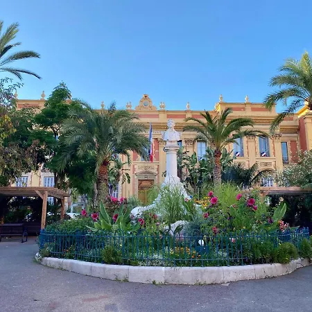 Le Regina, Palace Front De Mer